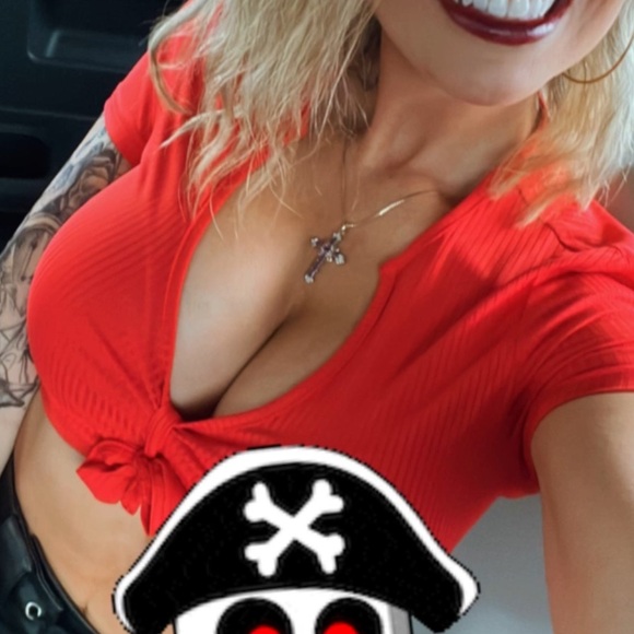 Tops - Sexy red crop top